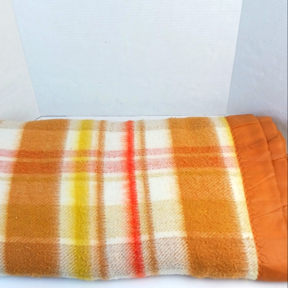 Vtg Montgomery Wards Satin Trim Acrylic Full/Queen  Blanket Brown Plaid 85 x 94"